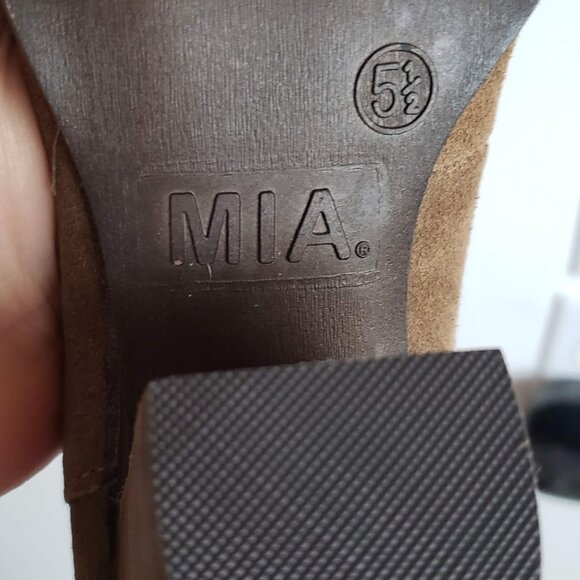 New 5.5 MIA Coyote Shoes heel Ankle Strap Booties Cowgirl Suede Taupe - Picture 6 of 10